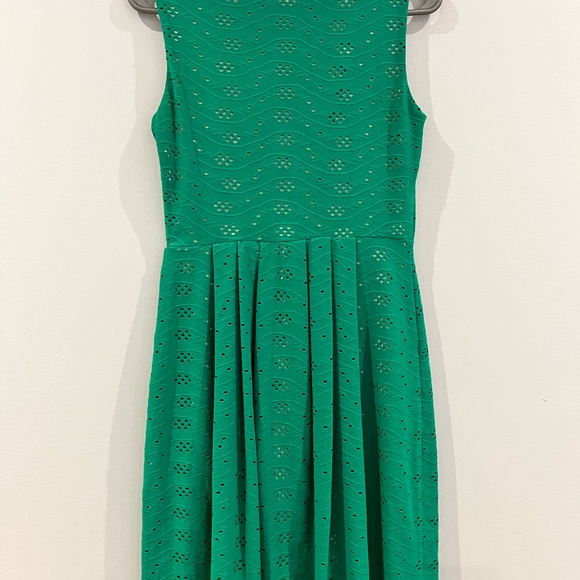 Kelly green eyelet dress. - Picture 2 of 4